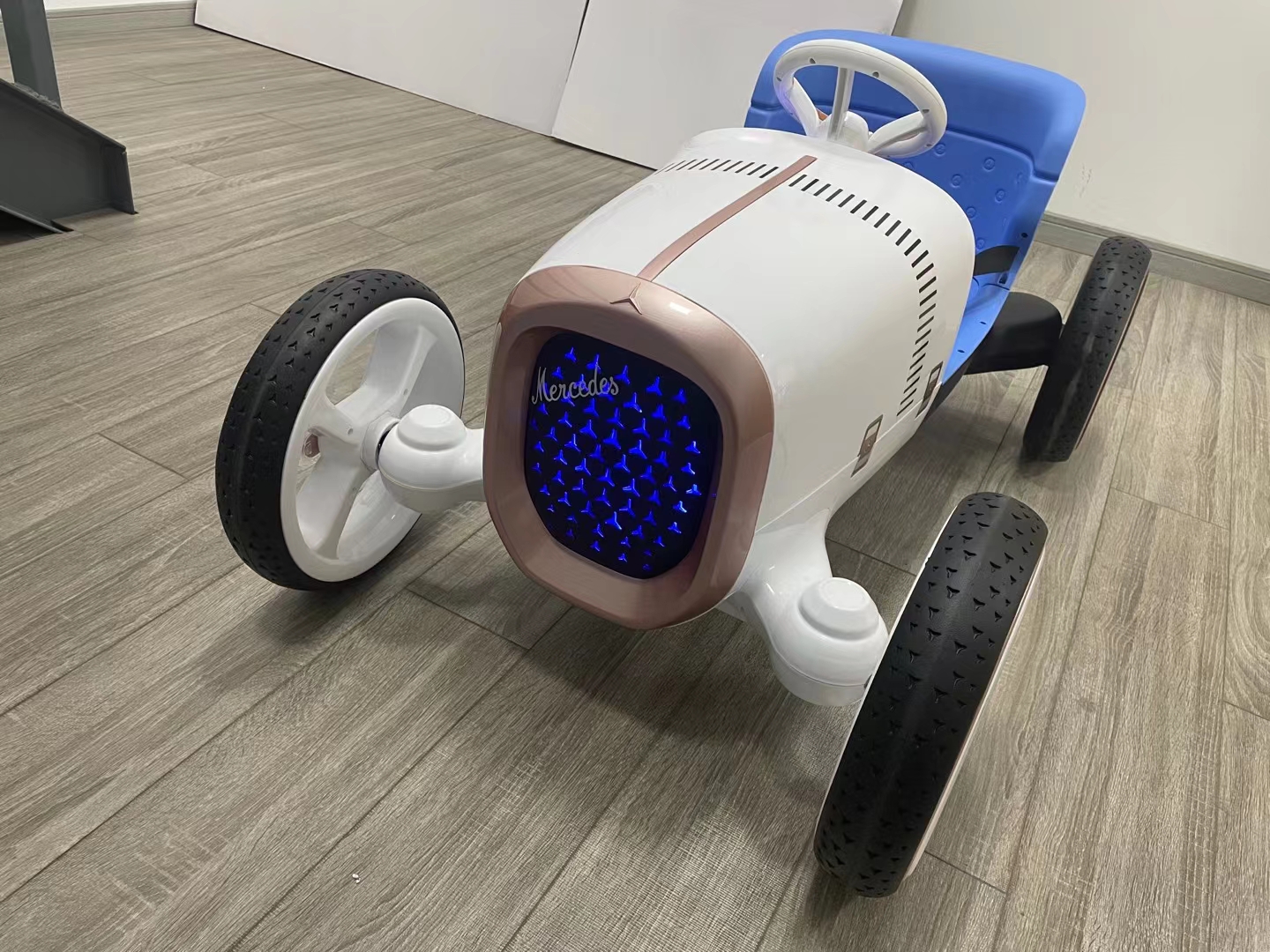 121*72.5*59CM Children's 12V Electric Ride On Car with 2.4G Remote Control from Authorized