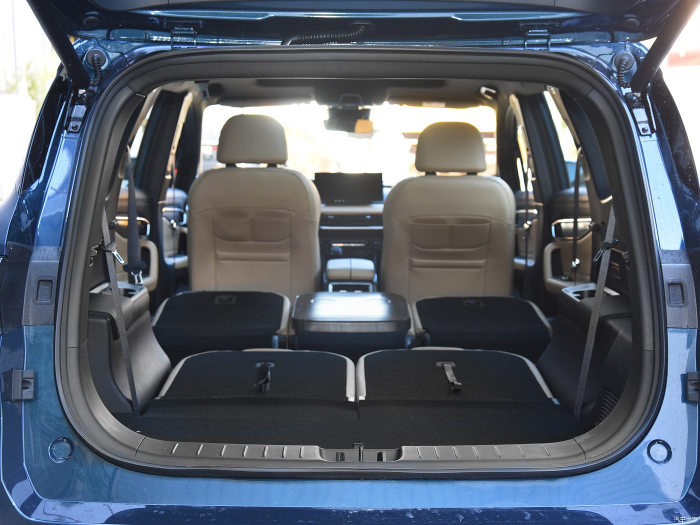 2023 Geely Haoyue L 2.0Tdct Comfortable 5-Door 5-Seats Energy Vehicle 0km Used Cars with Euro VI Emission Standard