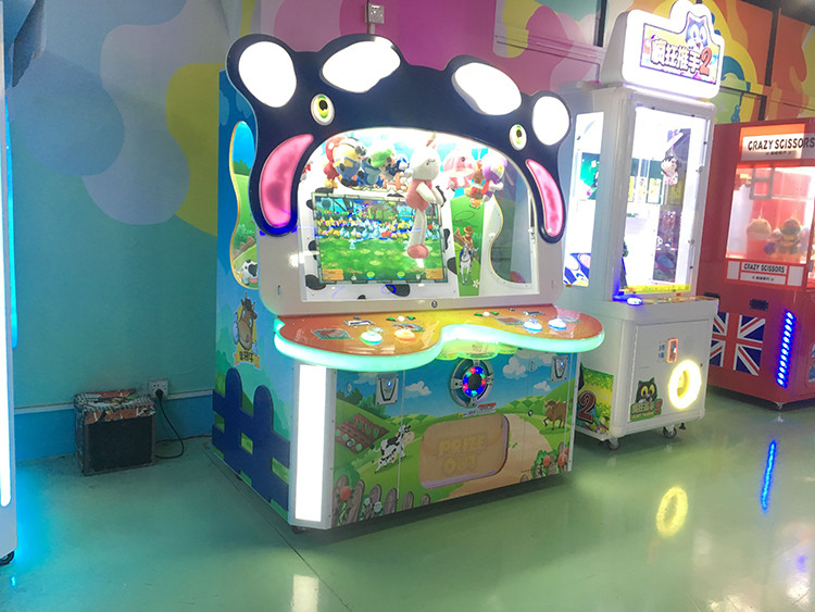 1 - 2 Player 32" HD LCD Screen Cow Game Machine For Entertainment Park