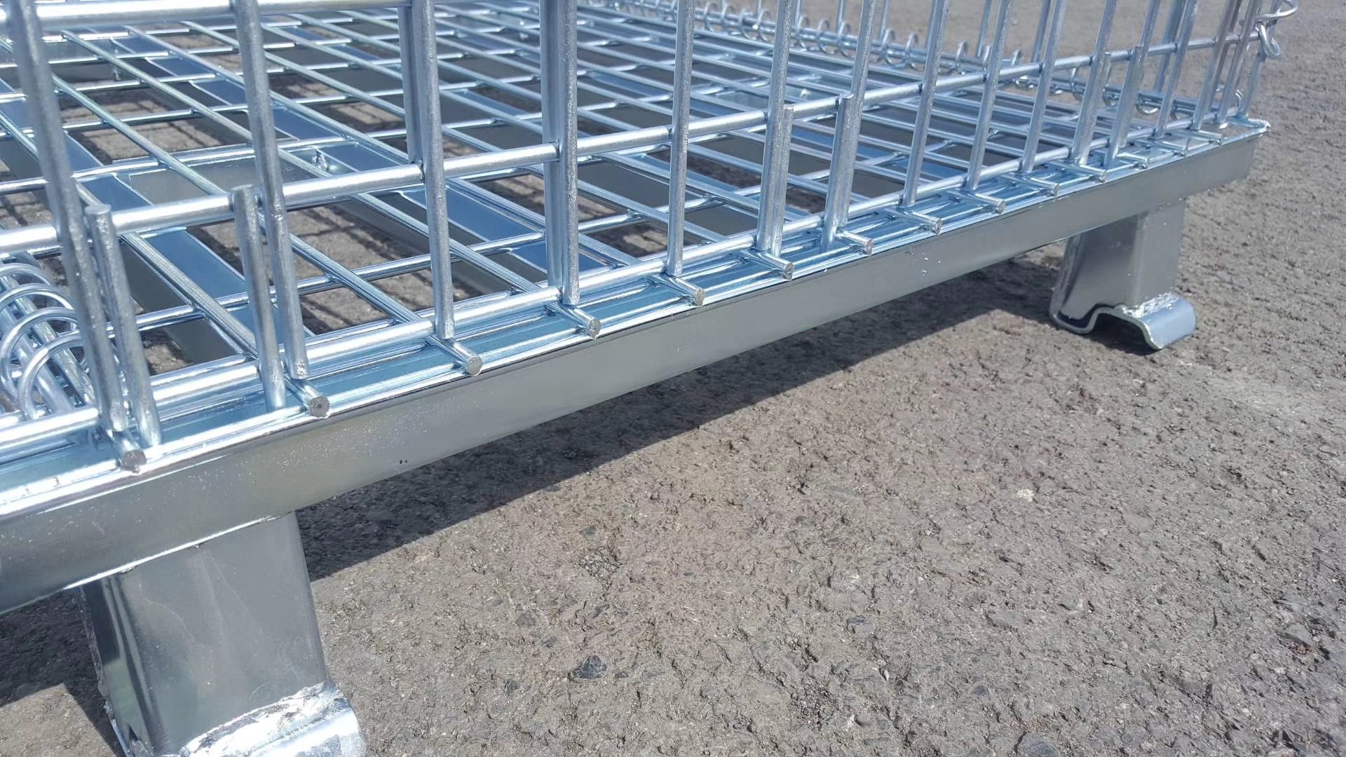 Customized Industrial Wire Mesh Containers Stackable Galvanized Steel Foldable Wire Mesh Pallet Cage