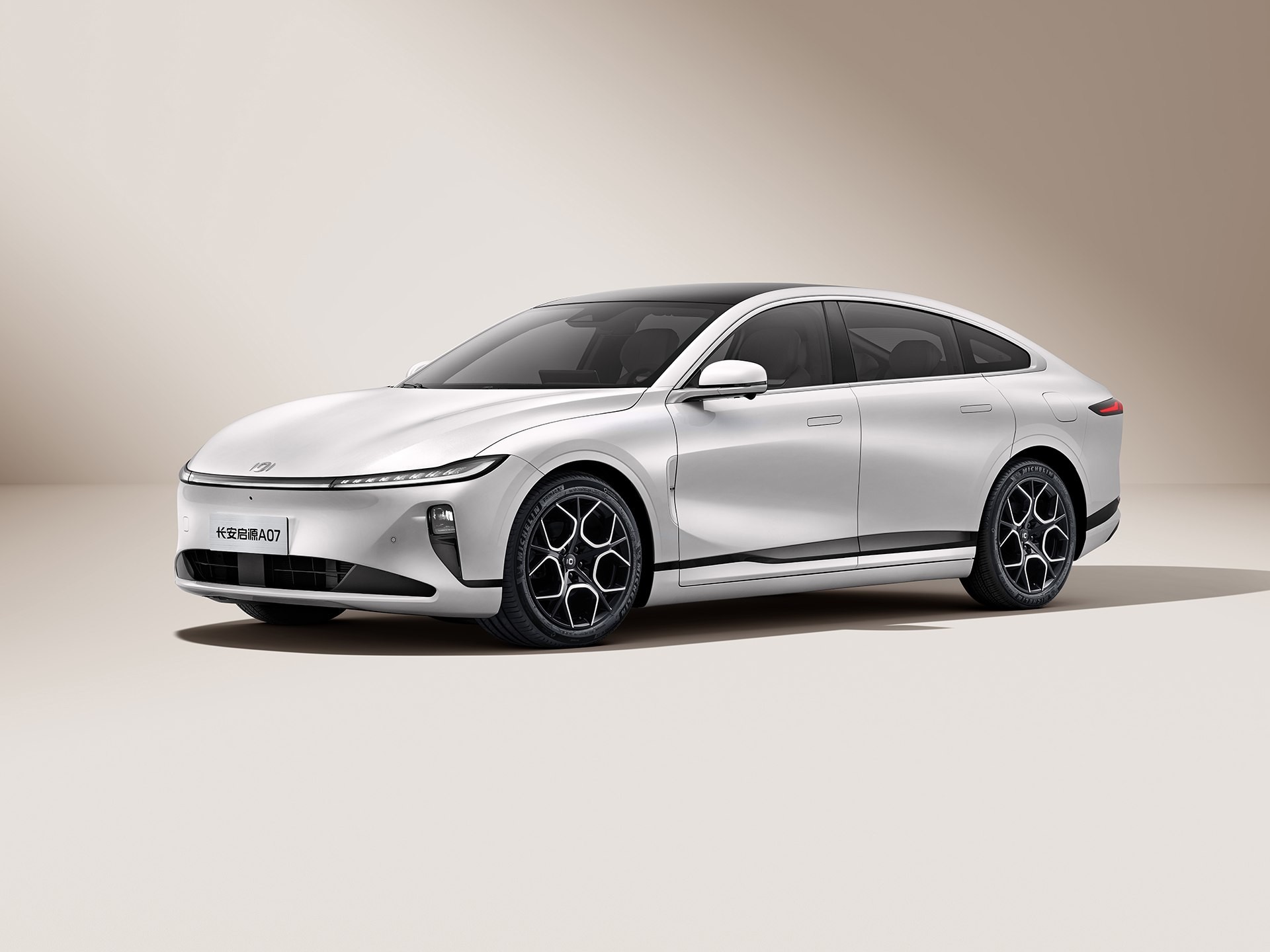 Newest Intelligent Electric Vehicle Changan Qiyuan A07 Fast Charging 0.5 Hours New Energy Vehicles New