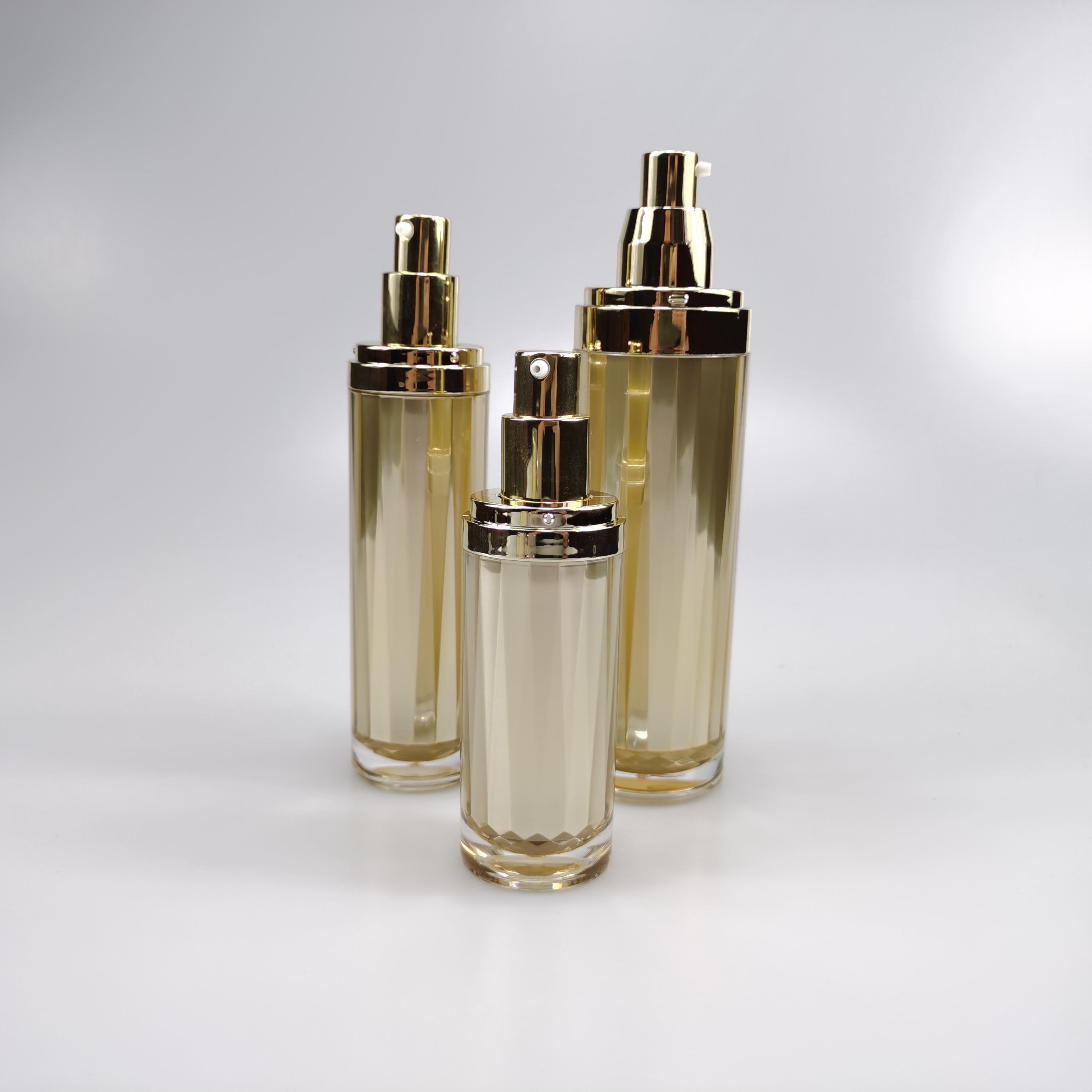 30ml 50ml 110ml Cylinder Acrylic Gold Emulsion Bottle with Pump Sprayer Sealing Type
