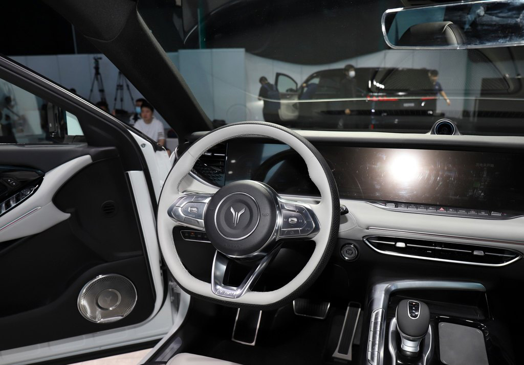 2022 Factory Direct Sales High Quality 4 Seats Cheap Electric Adult Car 4 Wheel VOYAH FREE 2022 DNA Design Pure Electric Edition
