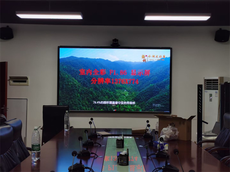 Shenzhen P1.86 Indoor 4K LED Video Wall Replacement LCD Splicing Screen Effect Display