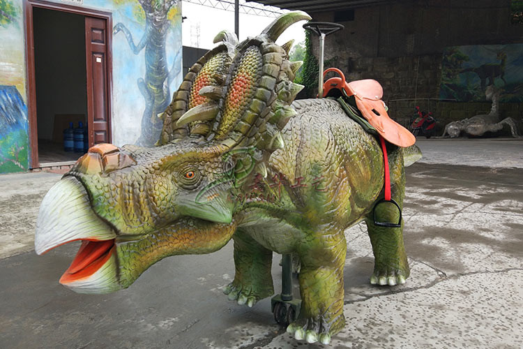 Life Size Walking Dinosaur Rides , 110V / 220V AC Robotic Deer Dinosaur Car