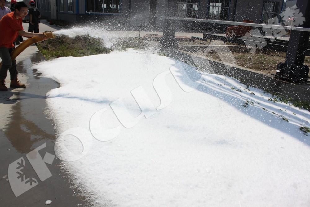 600KG Ice Storage Capacity Snow Machine for Christmas Preparation in Snow Theme Park