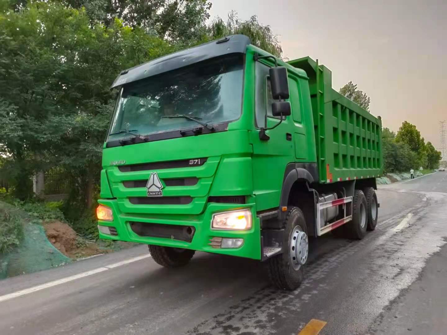 Affordable Sinotruck 6x4 371hp 30tons Howo Tipper Dump Truck for ABS None Cylinders 6