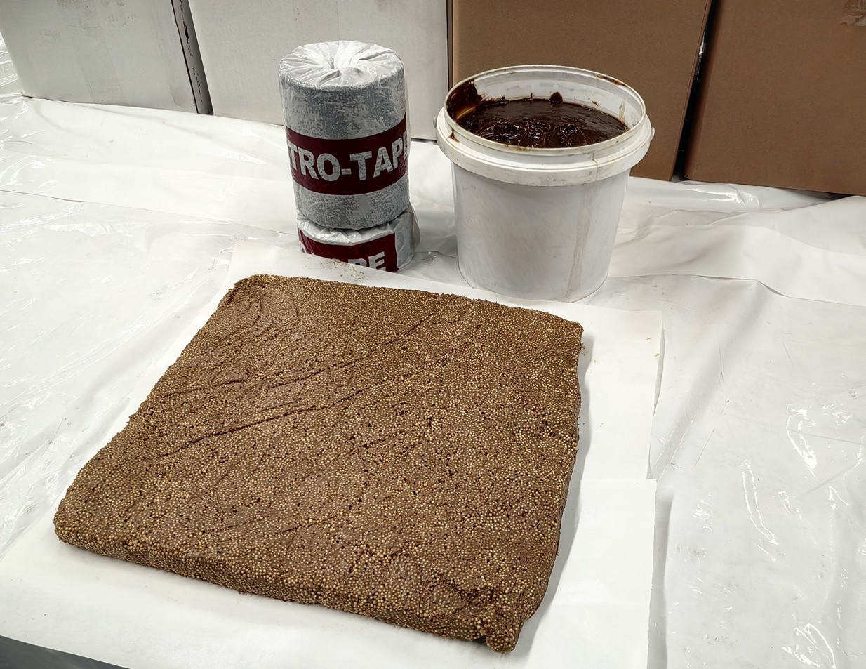 Soft Brown Petrolatum Paste To Strong The Adhesion Of Tapes And Mastics
