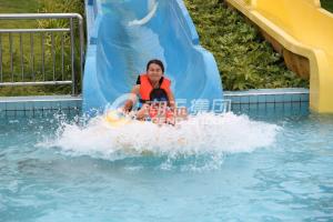 Wholesale White Color Aqua Park Slide , Family Play Indoor Fiberglass Water Slides 6m Height for Water Park from china suppliers