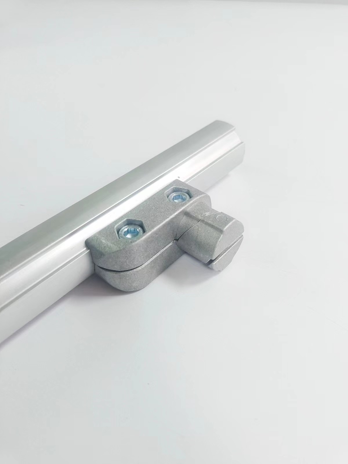 Slivery Sandblasting ADC-12 Aluminum Pipe Joints Multi Connector Long Inner Type AL-1-C