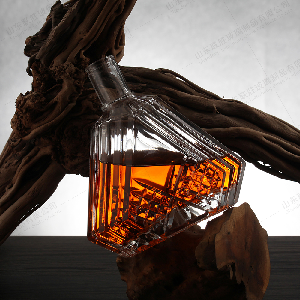 250ml 500ml 700ml 750ml Transparent Triangle Glass Bottle With Gold Cork