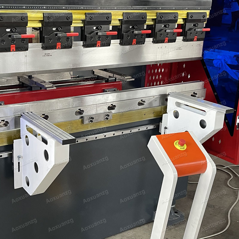Thickness 1.2mm Hydraulic CNC Press Brake 30T Metal Plate Bending Folding Machine