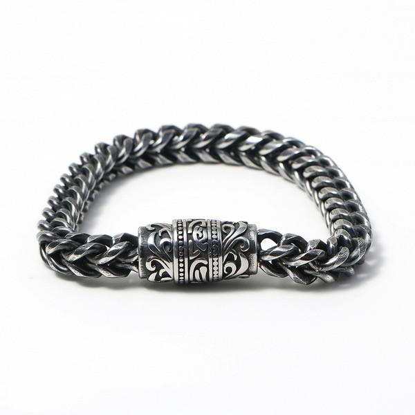 Stainless steel men's bracelet with retro patterned surface cast magnetic buckle
