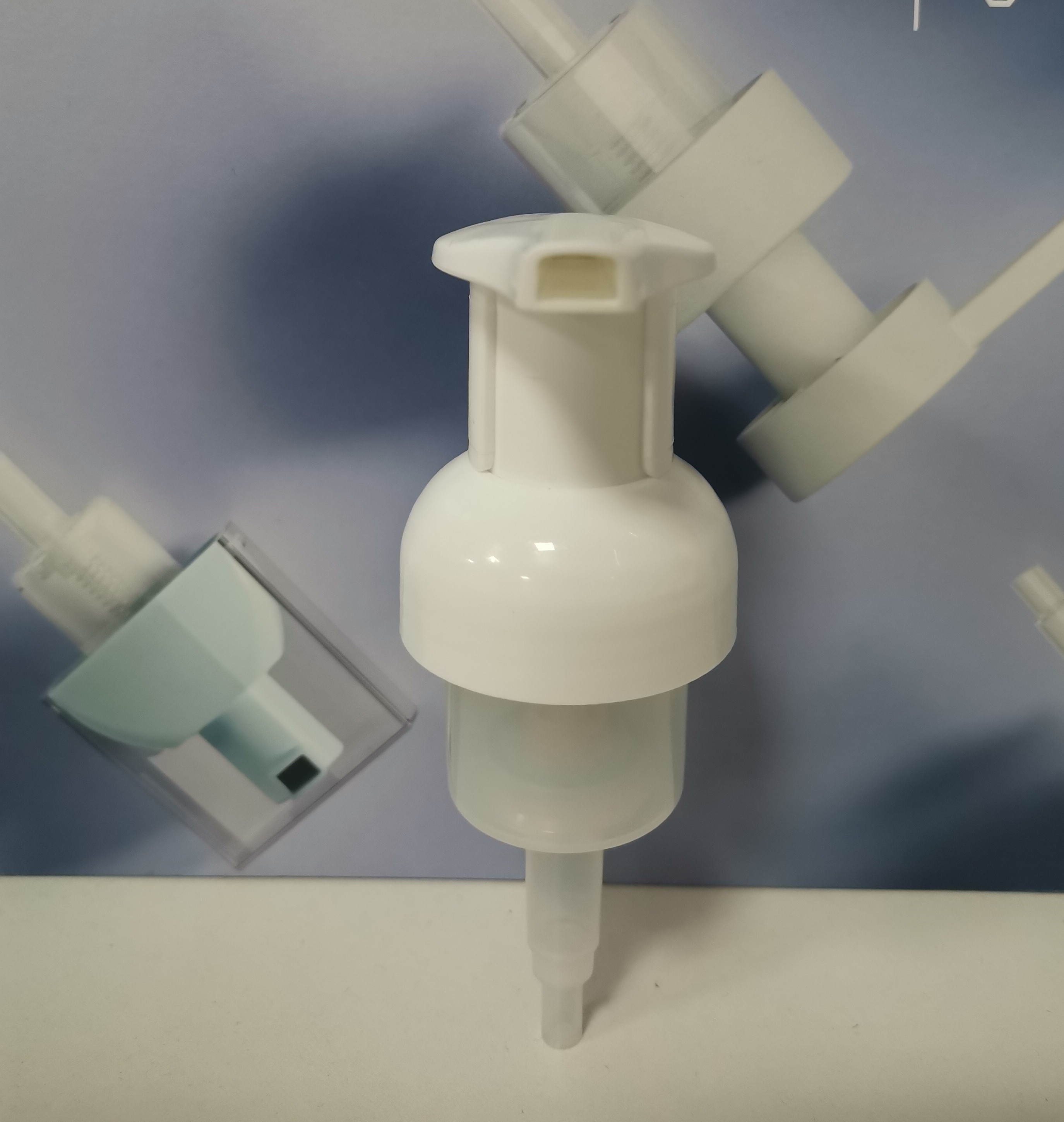Custom Order Accepted 0.8-1.5CC Output Lotion Pump with Clip Overcap or Tray Packing Actuator 360° turn