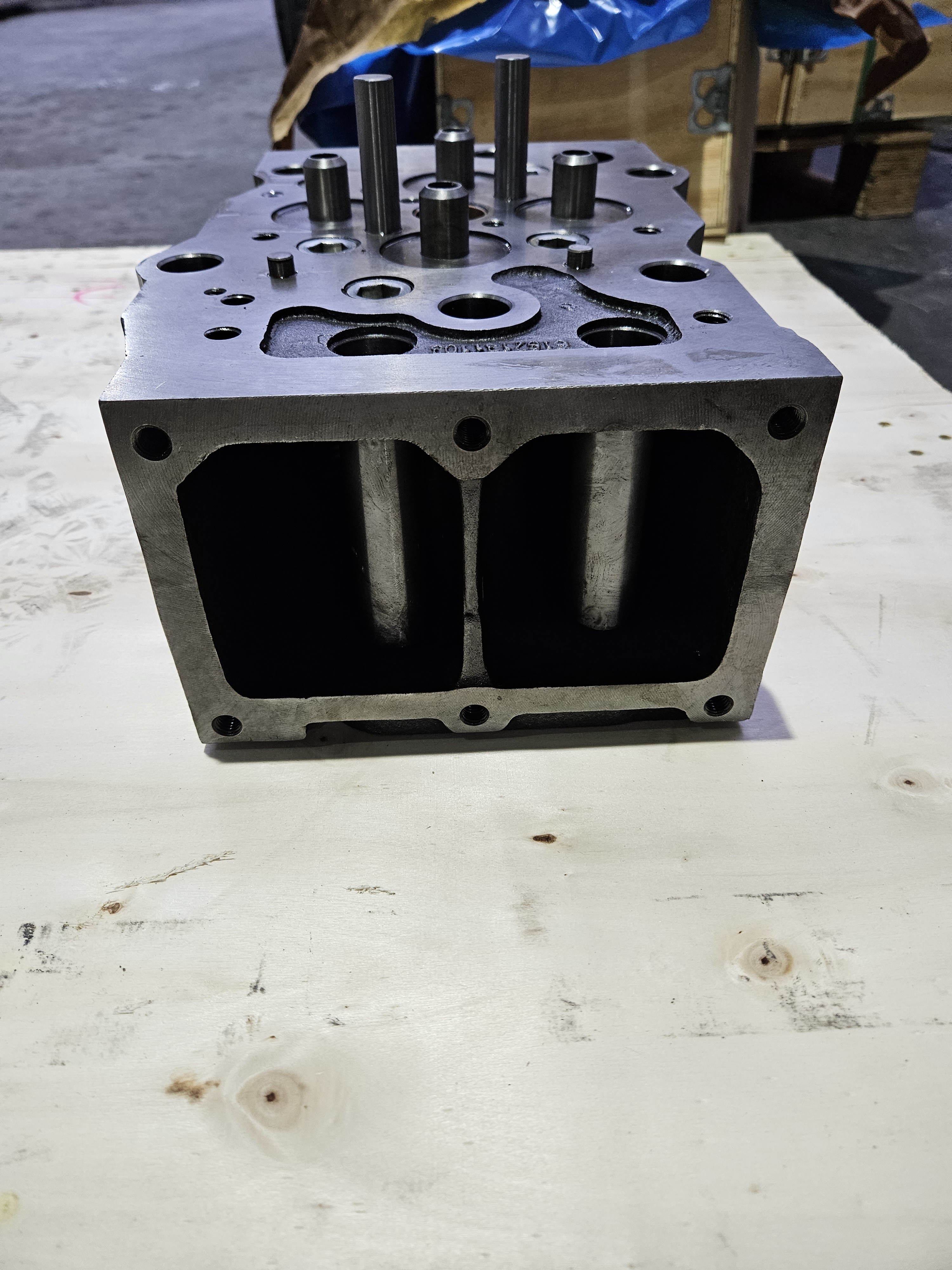 6162-13-1103 Construction Machinery Komatsu Engine Cylinder Head 6d170 Material Casting
