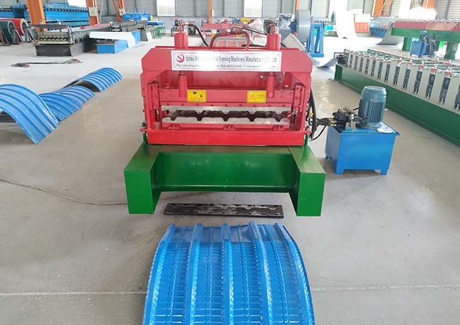 Hydraulic drive high speed sheet metal roll forming machine with Cr12 cutter