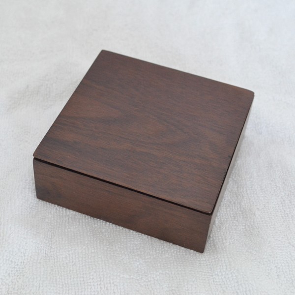 Handmade Customized Single Wooden Coin Box in Timber Varnishing Handling
