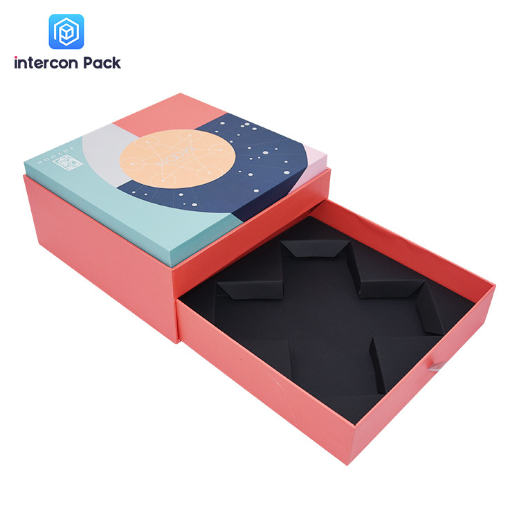 TUV Cardboard Magnetic Closure Gift Box Drawer Box Type Environmental Friendly