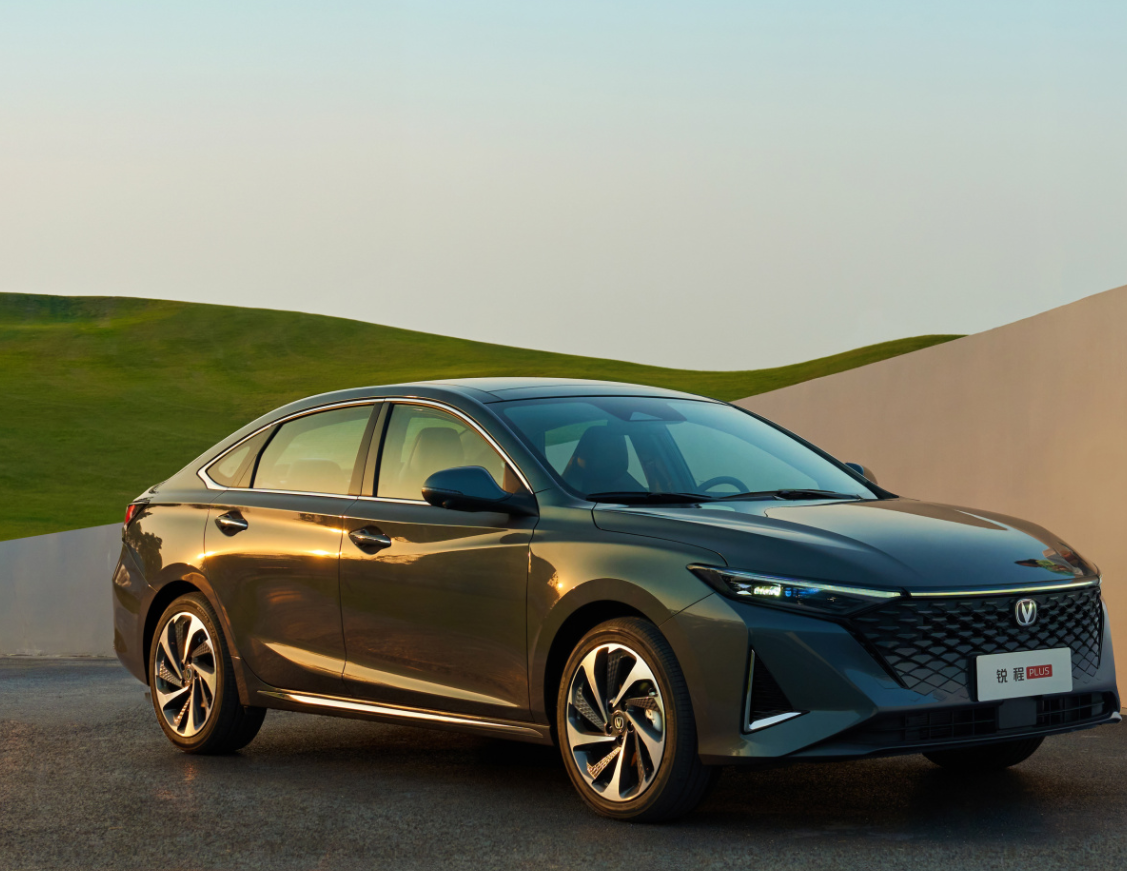 Energy Vehicle Changan Ruicheng Plus Raeton 1.5T Luxury Sedan Made in with Petrol Fuel and Technology