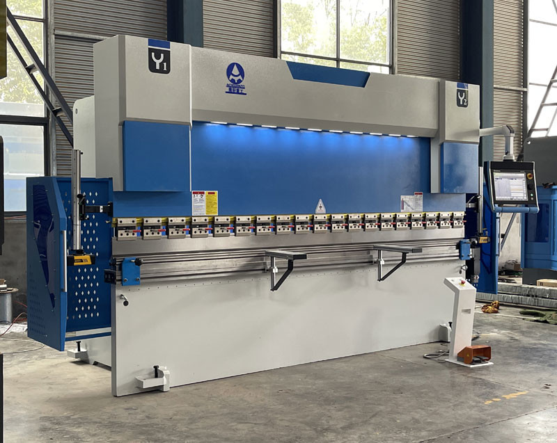 Hydraulic CNC 8 +1 Axis Press Brakes Electrohydraulic Press Bending Brake For Special-Shaped Workpieces