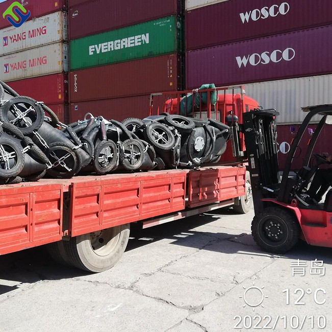 Length0.6-9m Pneumatic Rubber Fender 2 Years Pressure 80 Kpa