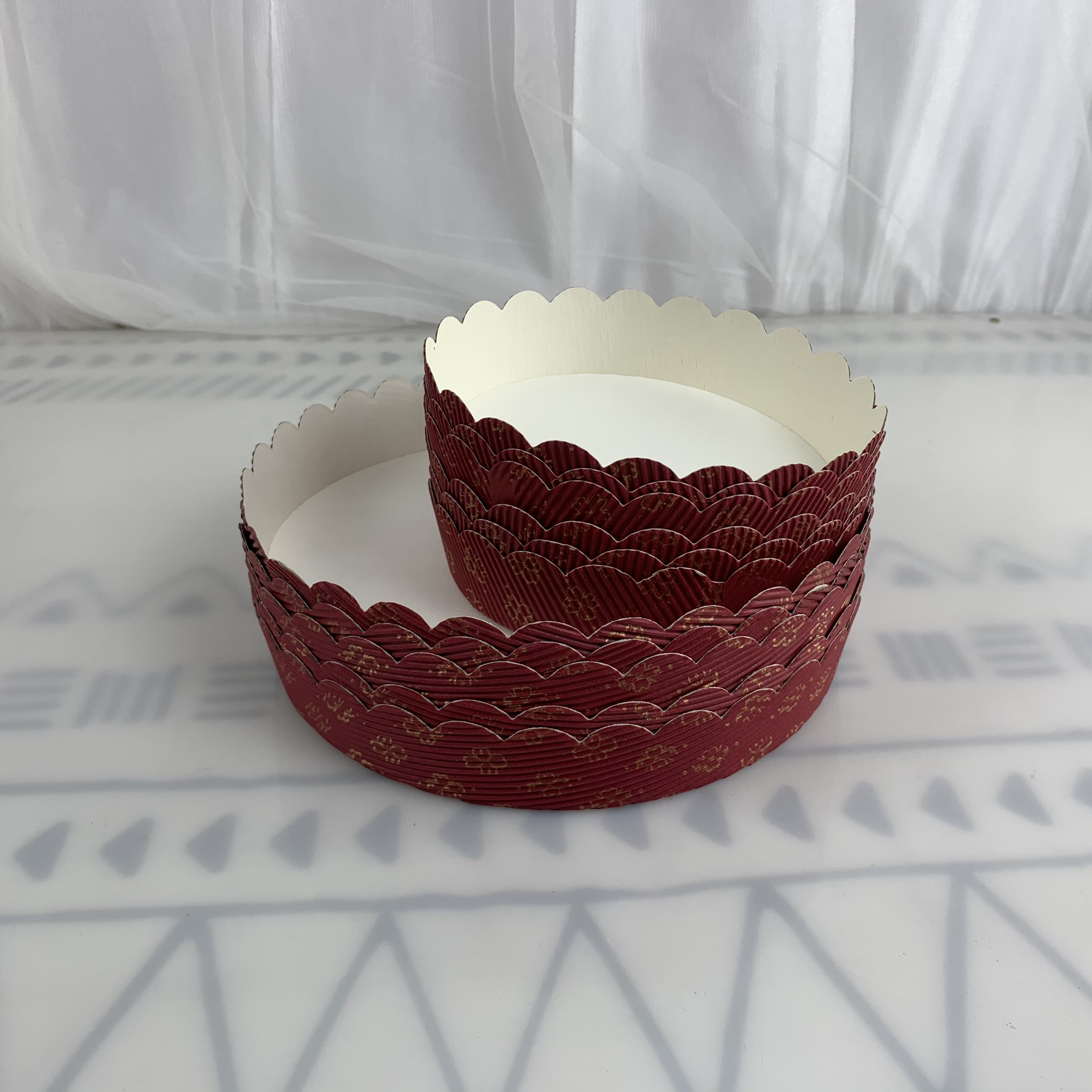 300gs Thick Red Paper Cake Pans Recyclable Freezer Safe