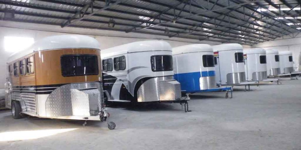 Chinese two horse trailer for sale,3 horse angle load trailer manufacturer