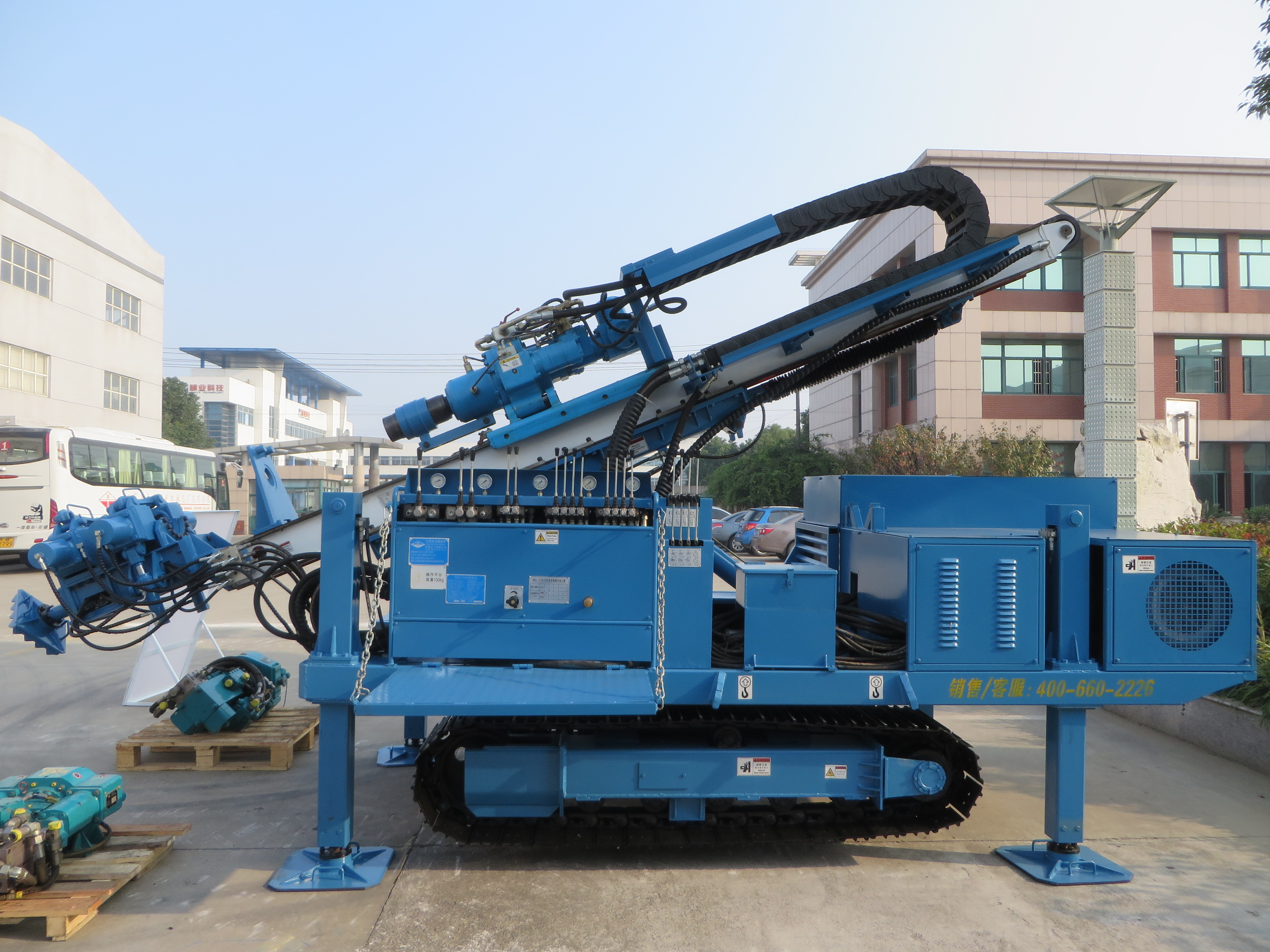Big Torque Rotary Drilling Rig , High Rotary Speed Ground Drilling Machine Crawler Mounted MDL - C160
