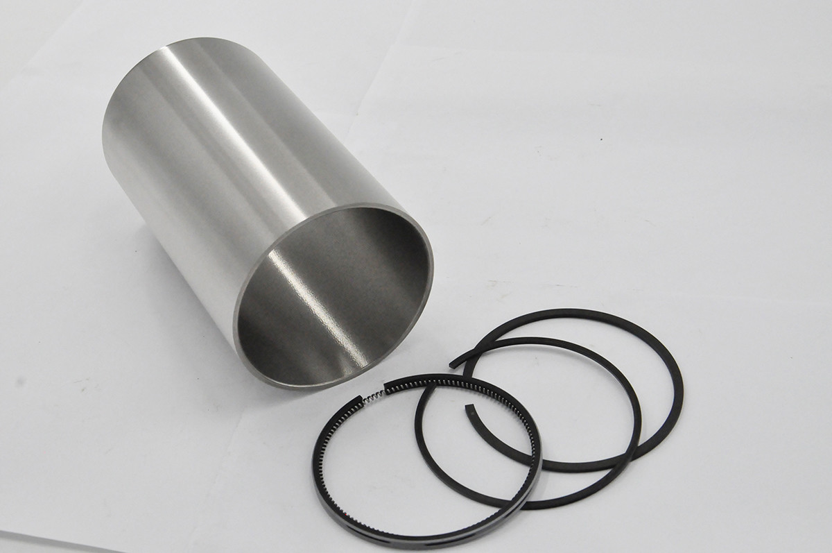 V2607 Kubota Engine Parts Diesel Cylinder Liner And Piston Assy