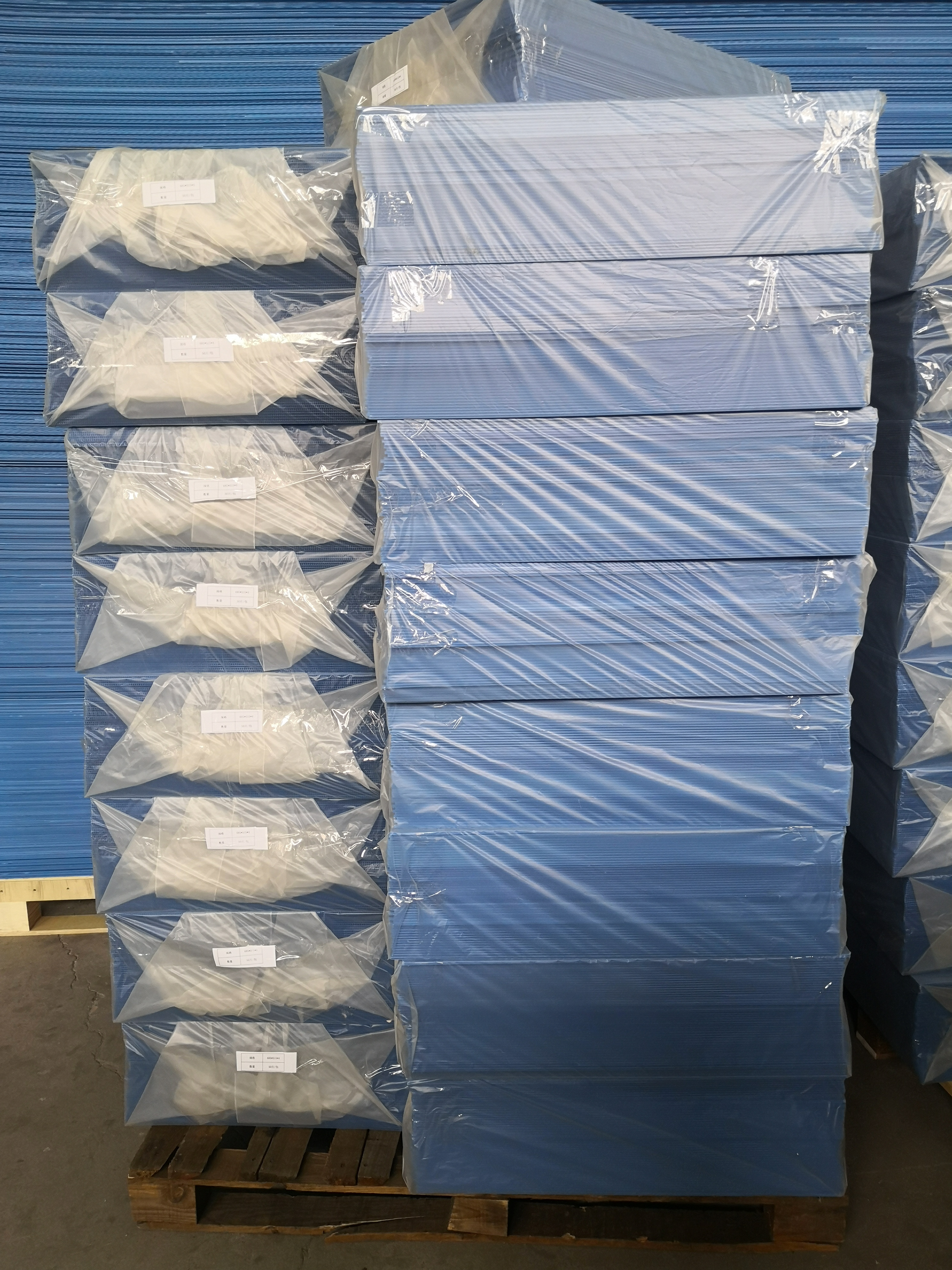 610x1220mm ESD Polypropylene Corrugated Plastic Sheet For Packaging