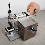 Semi Auto Cosmetic Labeling Machine For Flat Bottle 750*500*550MM