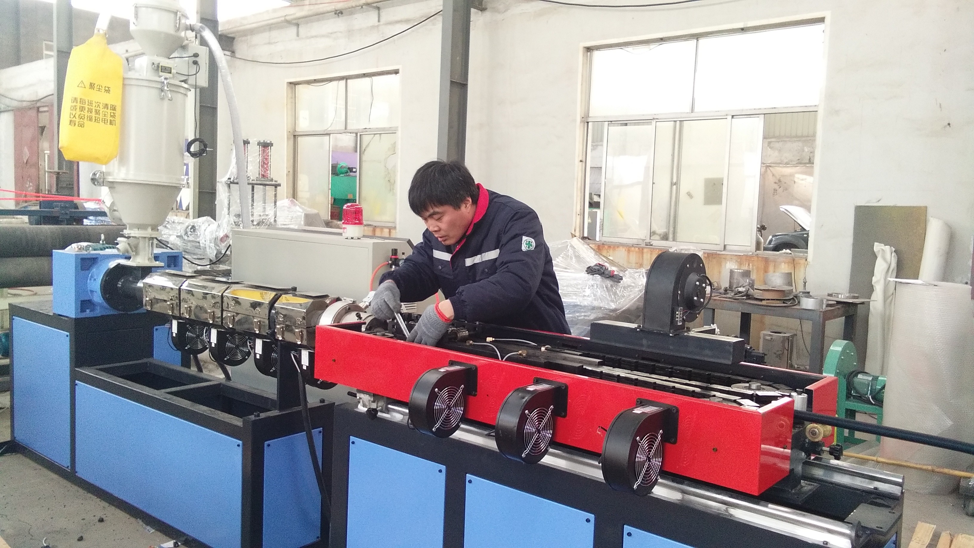 PE HDPE Corrugated Plastic Pipe Extrusion Line , Plastic Double Wall Corrugated Pipe Extrusion Process