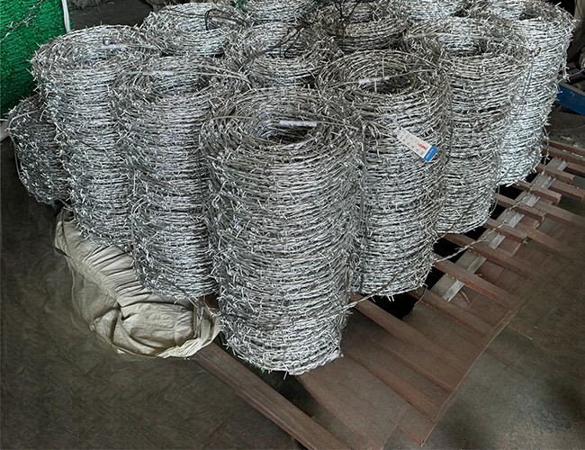 Customized Installation Of Barbed Tape Protection Hot-dip Galvanized Barbed Wire Fence For Prison Security