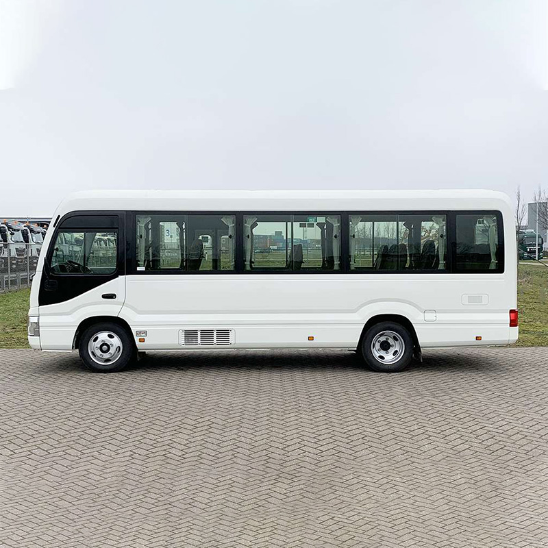 30 Seats Used Coach Bus with Diesel Engine and 2.7m3 Luggage Compartment Volume