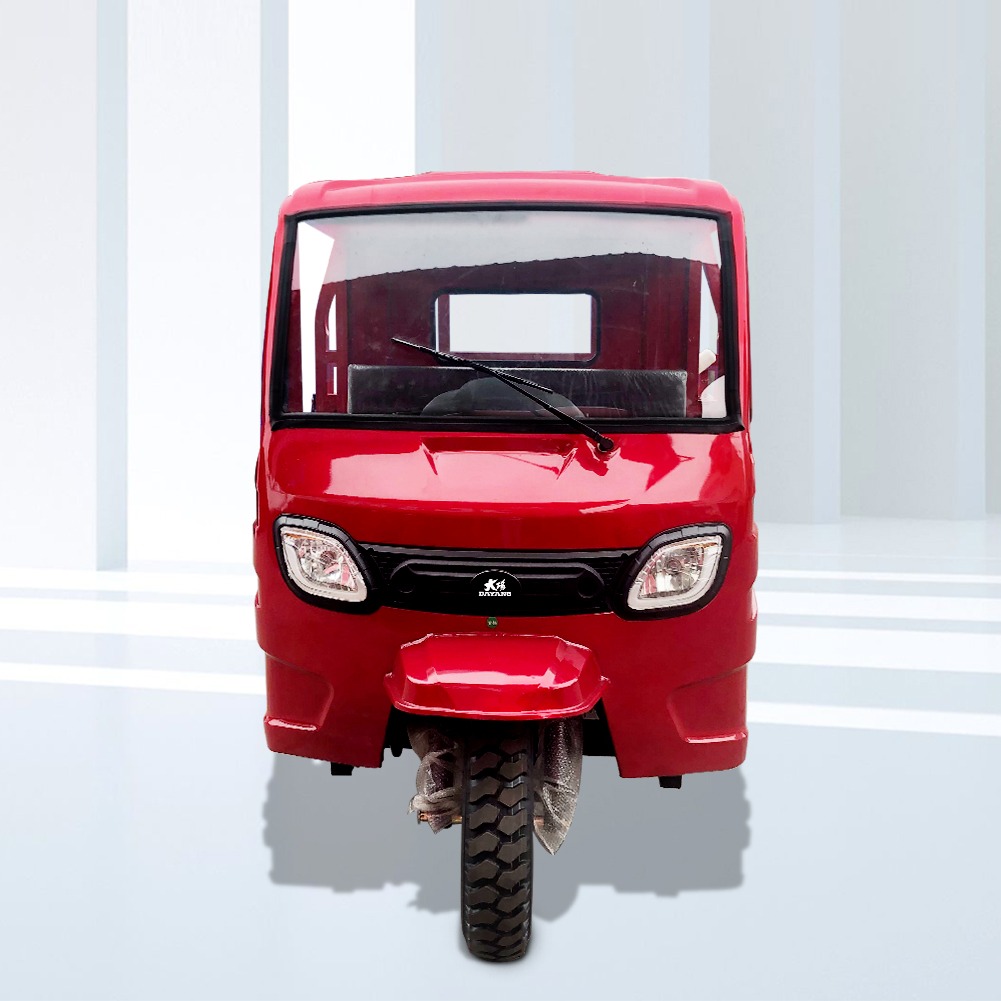 Water-Cooled Engine Semi Cab Tricycle with Double Lights and Strong Loading Capacity