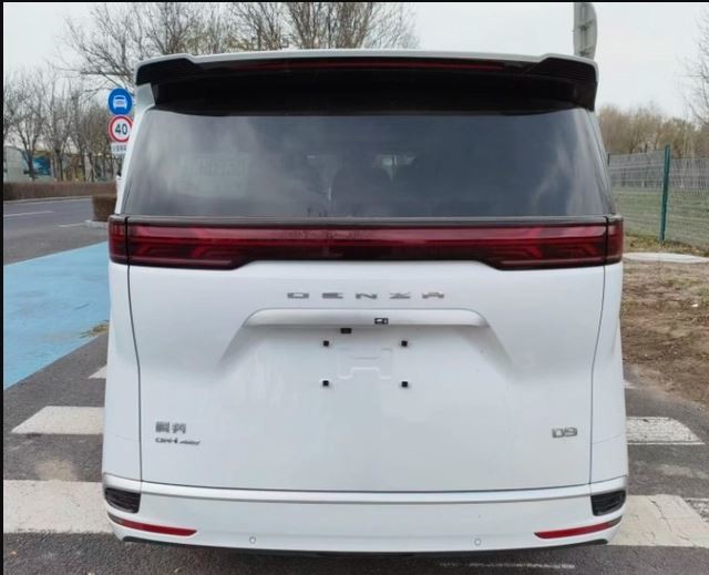 Denza D9 Plug In Hybrid Electric Vehicle 4 Wheel Drive MPV 1.5T Engine 139HP 180km/H