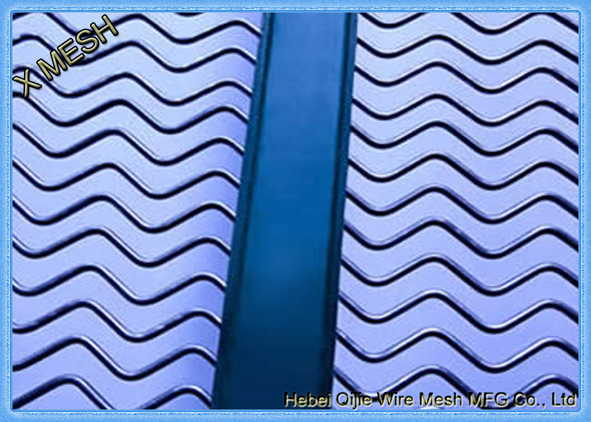 A piece of H mesh of self cleaning screen mesh with a dark green polyurethane binding wire cover.