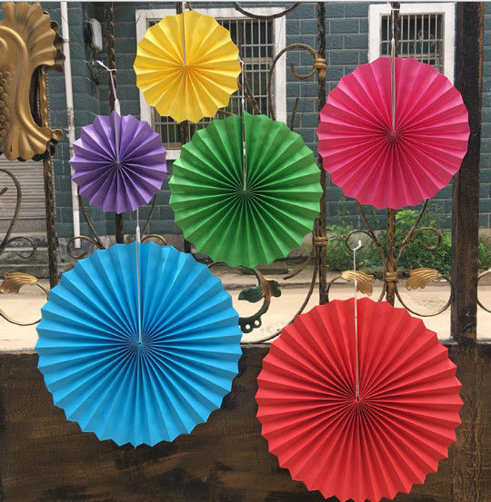 The paper fan consists of two diameters of 40 cm and two diameters of 30 cm. Two 20-centimeters, a total of six fan-flow