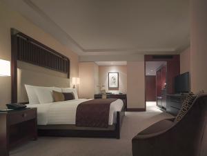 Wholesale Luxury Zebrano Veneer Finished High End Bedroom Furniture Set / Full Size Bedroom Sets from china suppliers