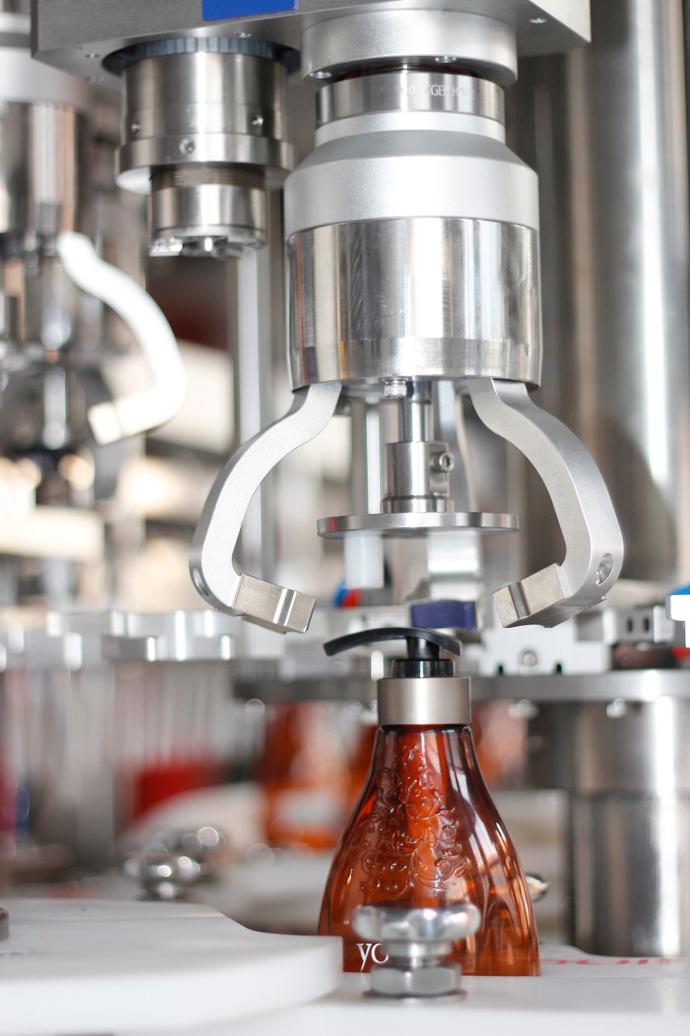 Multi Heads Beverage Glass Bottle Capping Machine