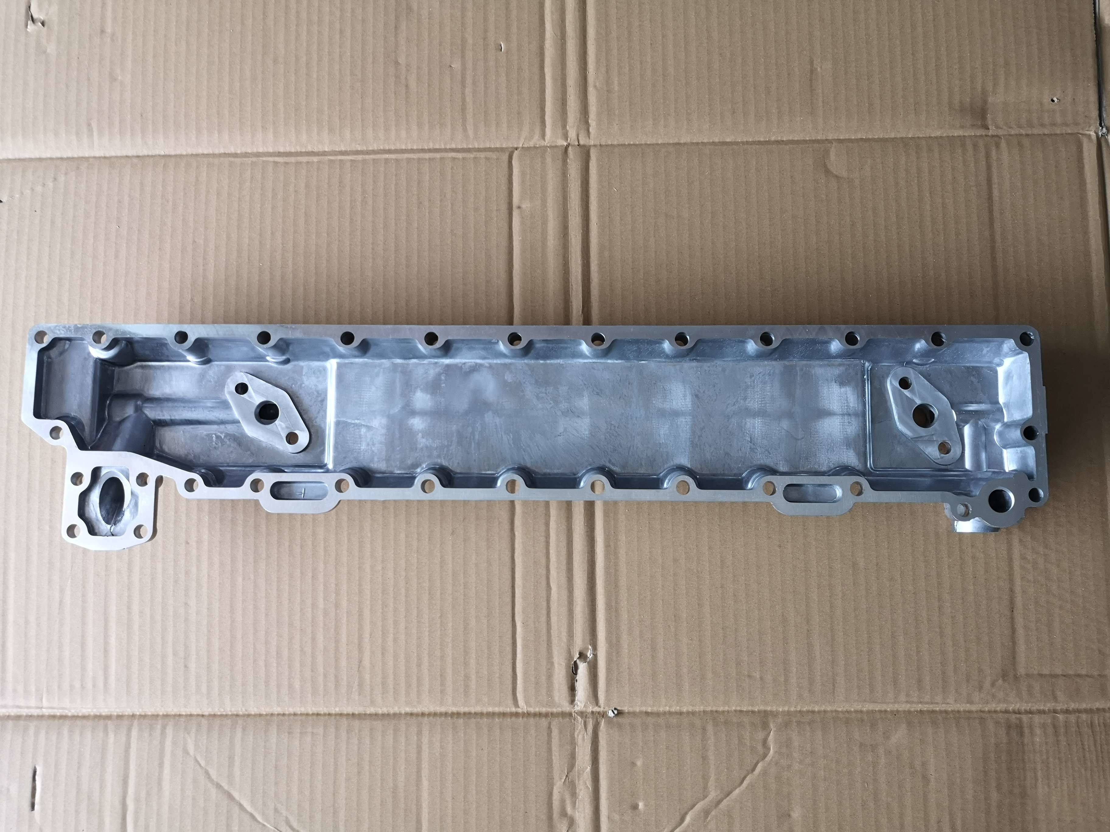 6BD1 6BG1 ISUZU Engine Parts Oil Cooler Cover 1112810261 Combine 4 Layer Cooler Core In FTR FSR Truck Excavator