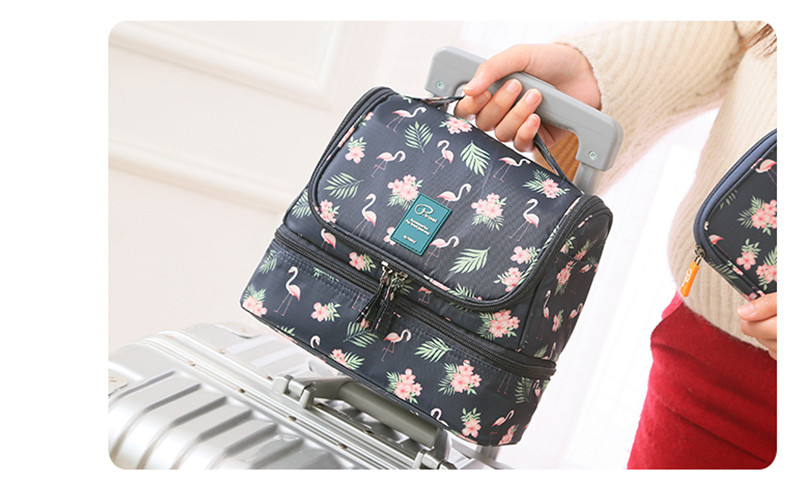 Water Resistant Polyester Hanging Travel Toiletry Bag For Girls