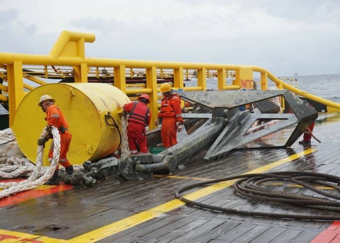 Marine Surface Buoyancy Steel Mooring Buoy With Quick Release Hook Shackle