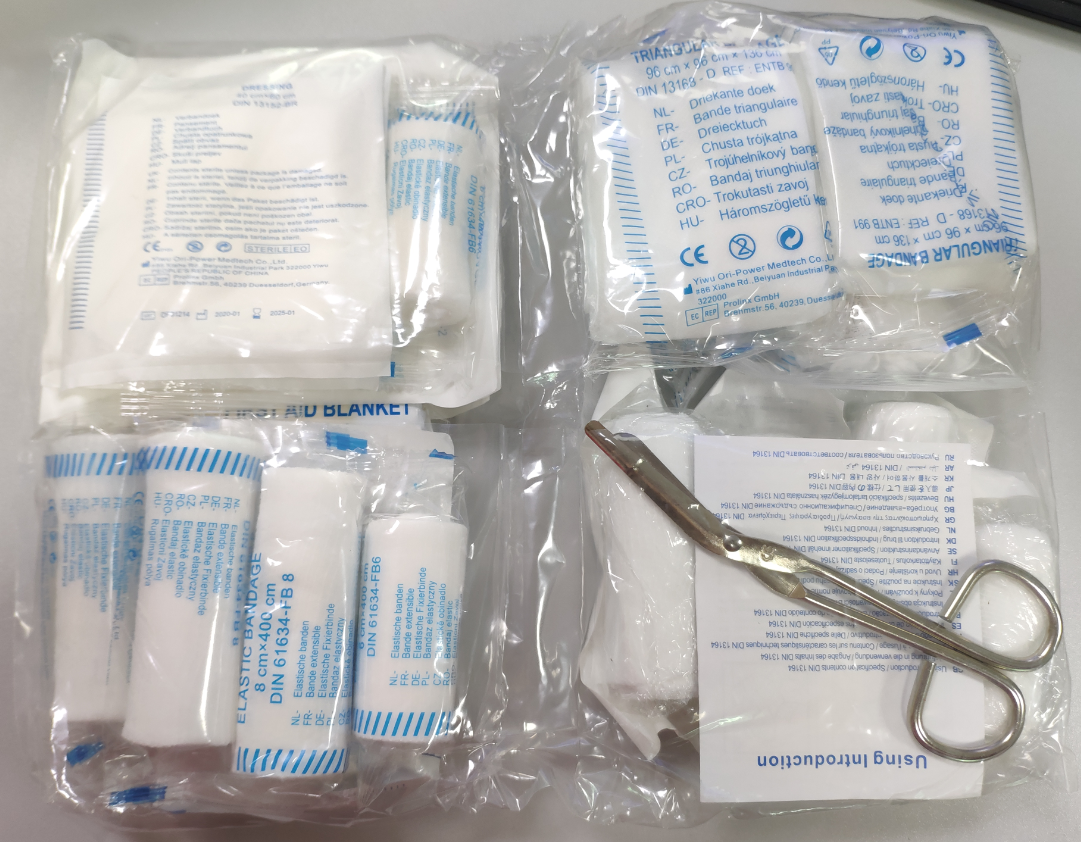 Portable Economic DIN 13164 Car First Aid Kit Outdoor Car First Aid Kit Popular Emergency Vehicle First Aid Supplies