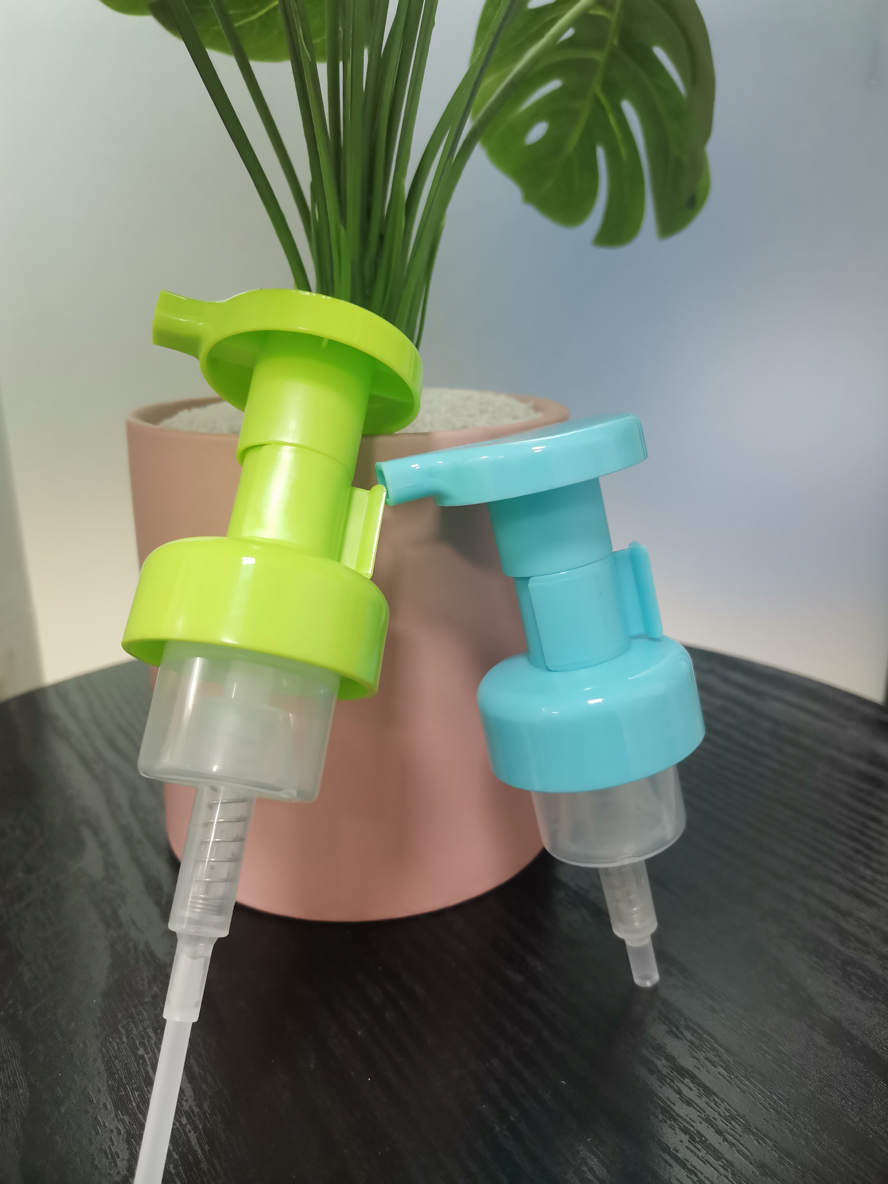 White 43mm Foam Pump Closure Size 43mm Compatible With Different Bottle Sizes