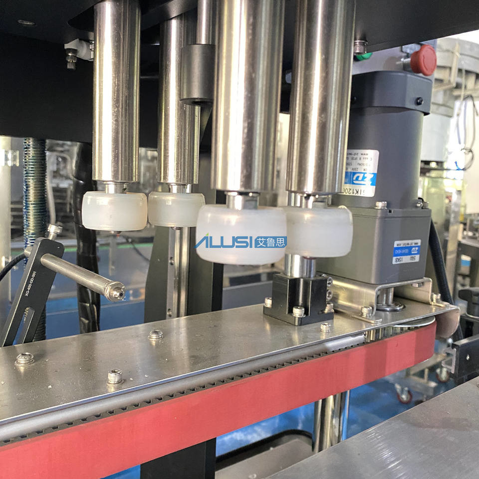 Ailusi High Speed Spray Pump Bottle Sealing Closing Equipment Automatic Screw Capping Machine for Plastic Cap