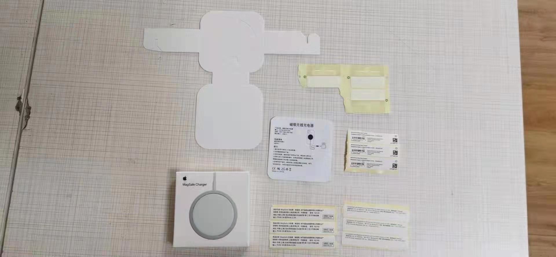 Customized Wholesale Electronics Packaging Box Wireless Charger Folding Paper Box Manufacturer