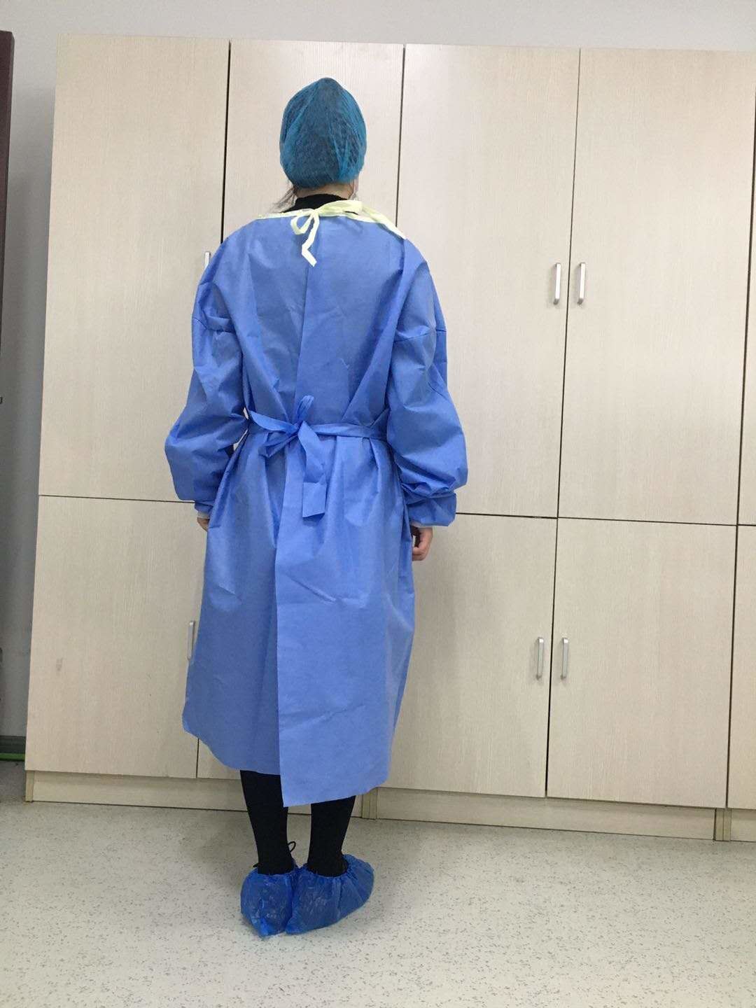 large stock nursing disposable long sleeve isolation gown best quality surgical gown manufacturer in china