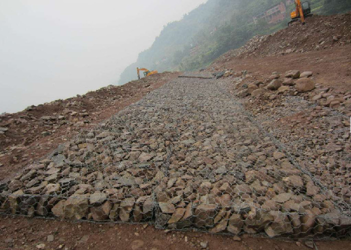 ASTM A974 Standard Gabion Wire Mesh With Low Carbon Iron Wire And Zinc Coated 220-270g