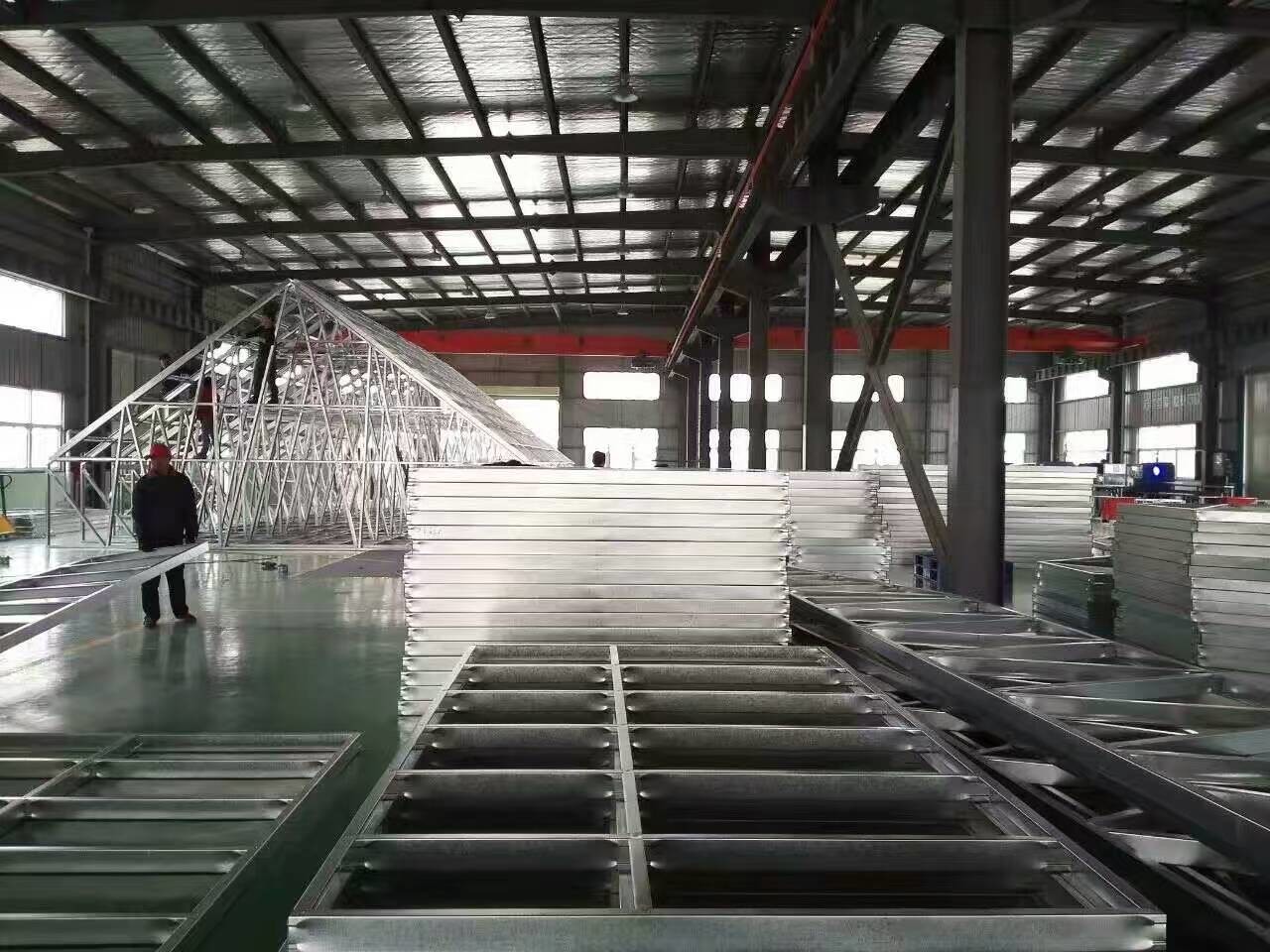 Movable Luxury Steel Frame Homes Cement Floor PVC Or Wood Side Panels
